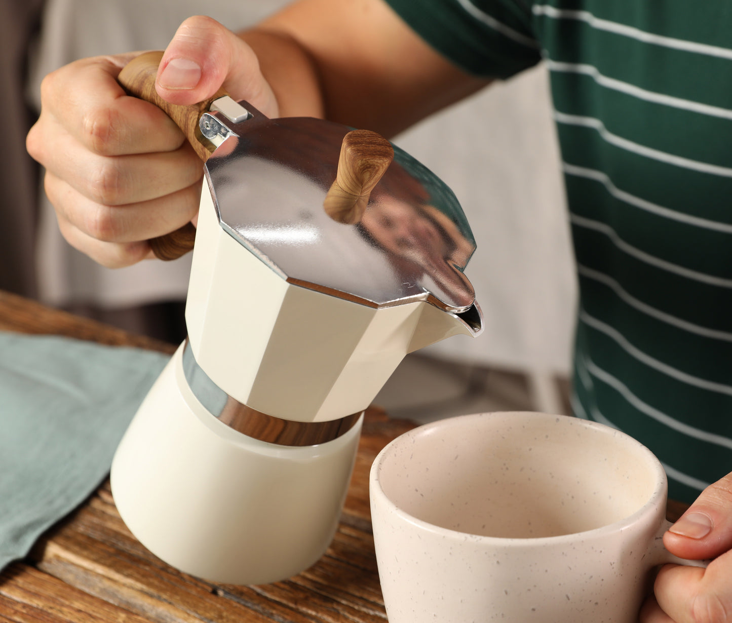 AGOGO Moka pot, Stovetop Espresso maker, Greca Coffee Maker, Stovetop With Paper Filter 6 Cup Cream