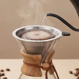 Step 2: Pouring a small amount of hot water over the coffee grounds in the AGOGO glass carafe to allow the coffee to bloom and release rich aromas.